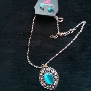 Set earings and necklace